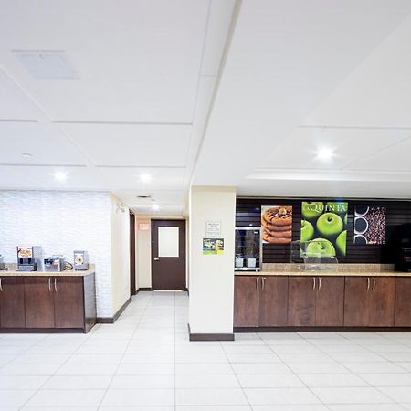 La Quinta By Wyndham Oshawa Hotel Exterior photo